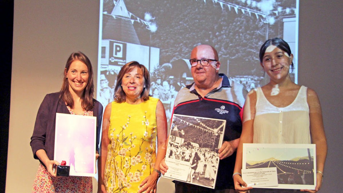 Lliuren els premis del concurs d'Instagram