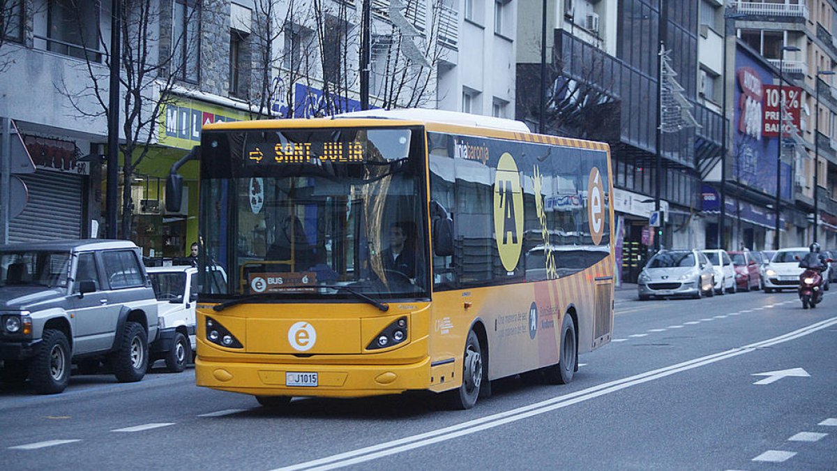 Govern aplaça el concurs de les noves línies de bus
