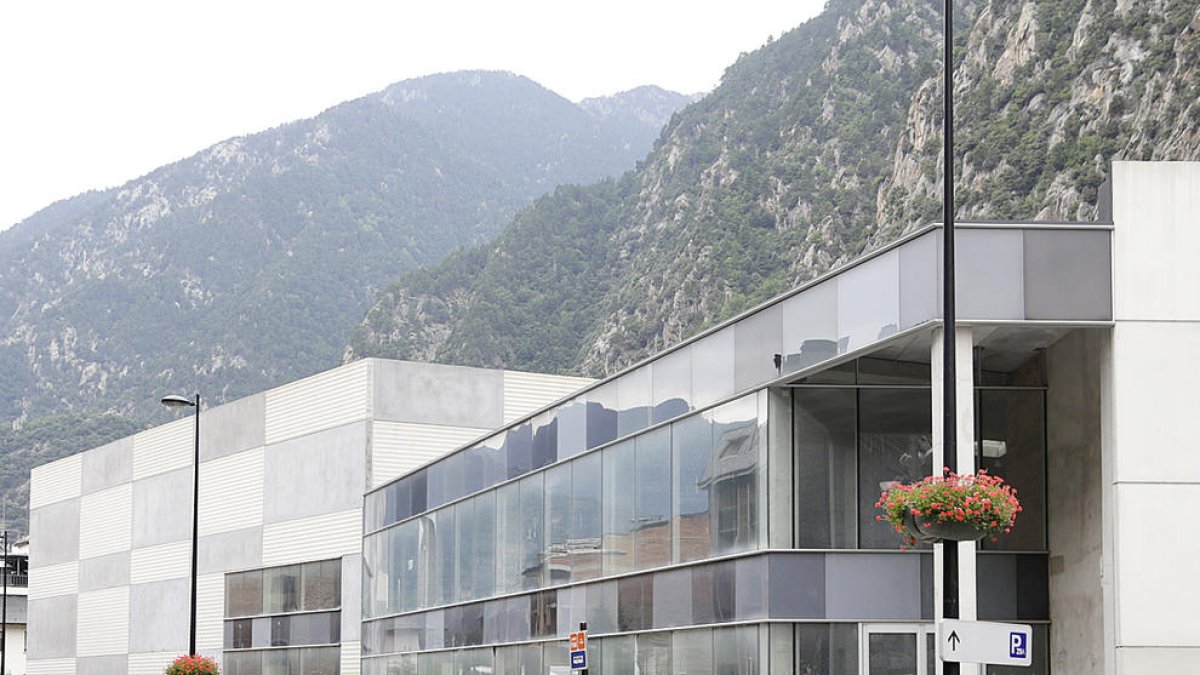 El comú decidirà al setembre si lloga l'edifici de l'avinguda Santa Coloma