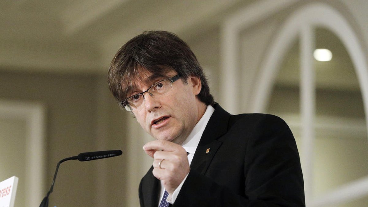 Puigdemont s'obre a pactar amb Madrid les condicions del plebiscit