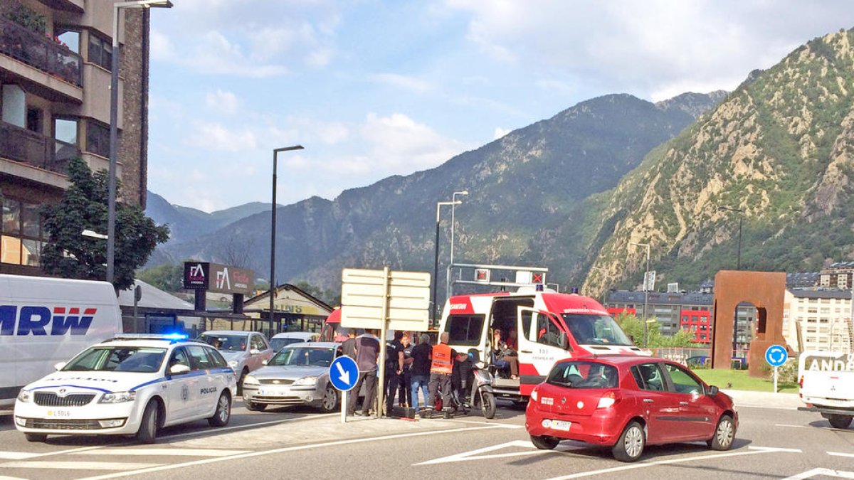 Un motorista de 51 anys resulta ferit en un accident