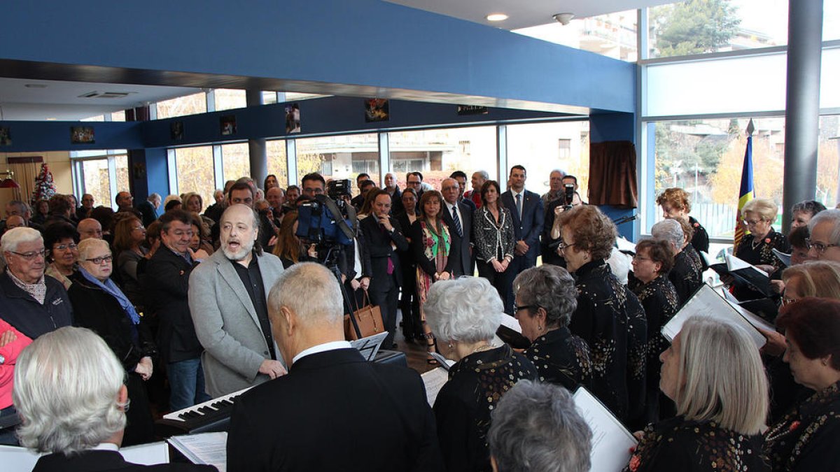 La gent gran estrena Casa Pairal “al cor de la parròquia”