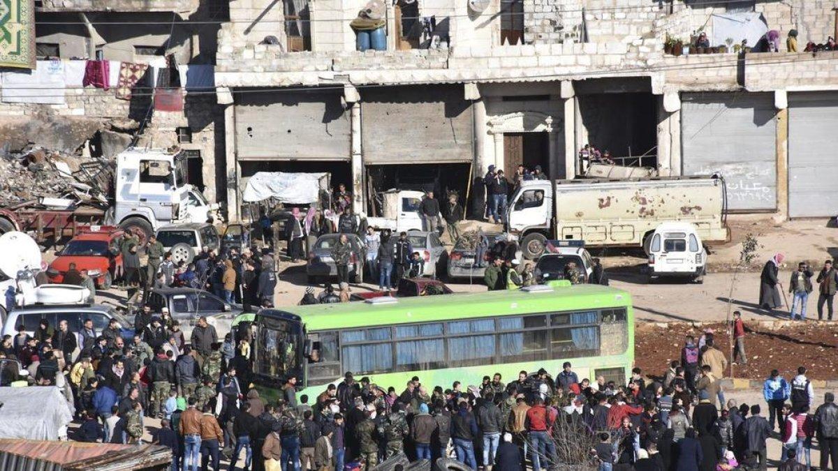 Comença l'evacuació d'Alep mentre Al-Assad en celebra l'“alliberament”
