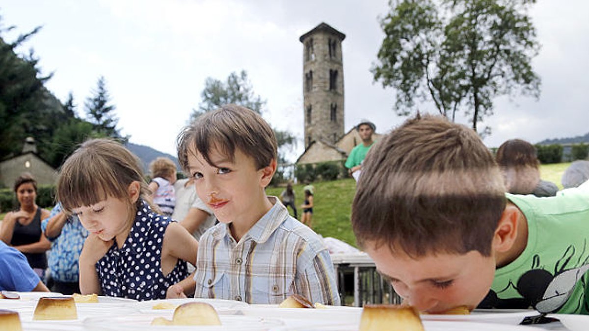 Bona participació al concurs de menjar flams