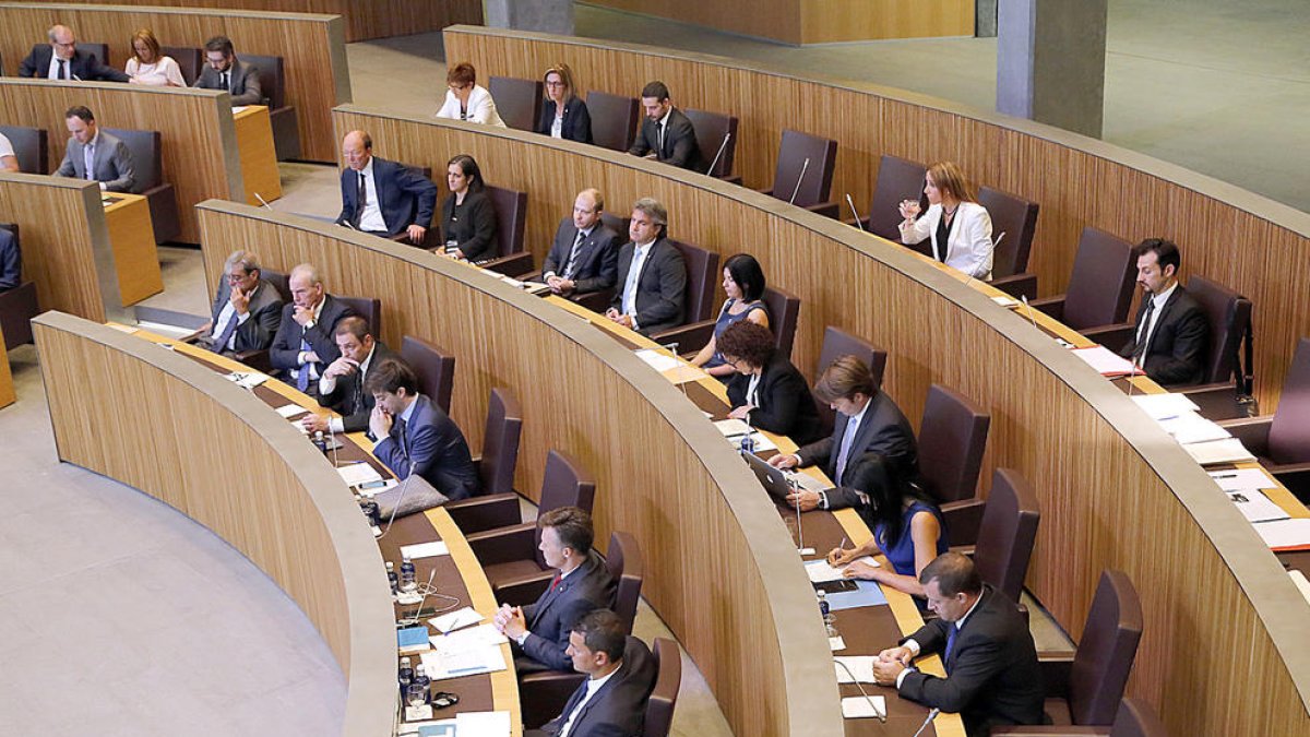 DA dóna suport al Govern i retreu als liberals polititzar de nou el 'cas BPA'