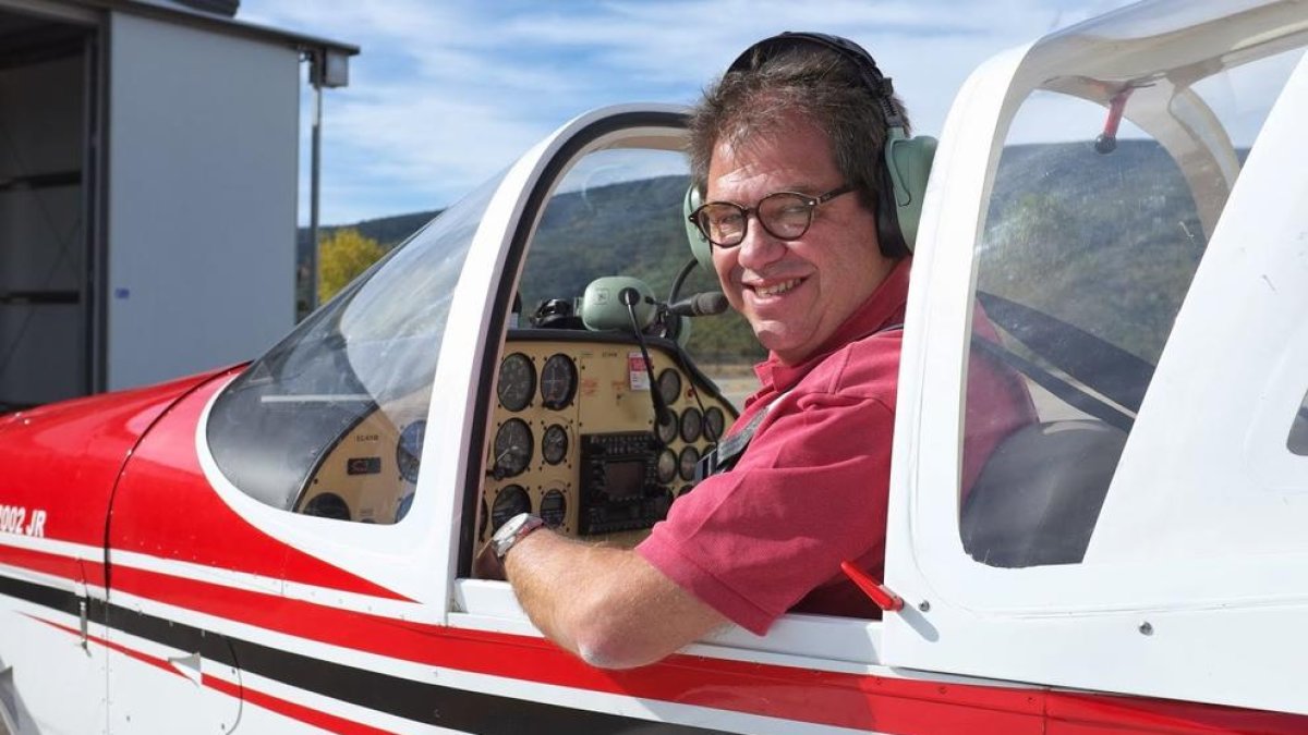 Joan Carles Miralles: el metge que es va enamorar de l'aviació