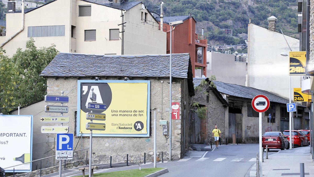 Nou aparcament a l'avinguda del Fener