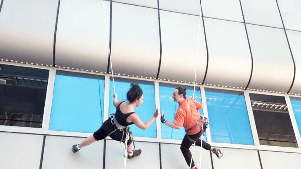 Ballar desafiant l'altura