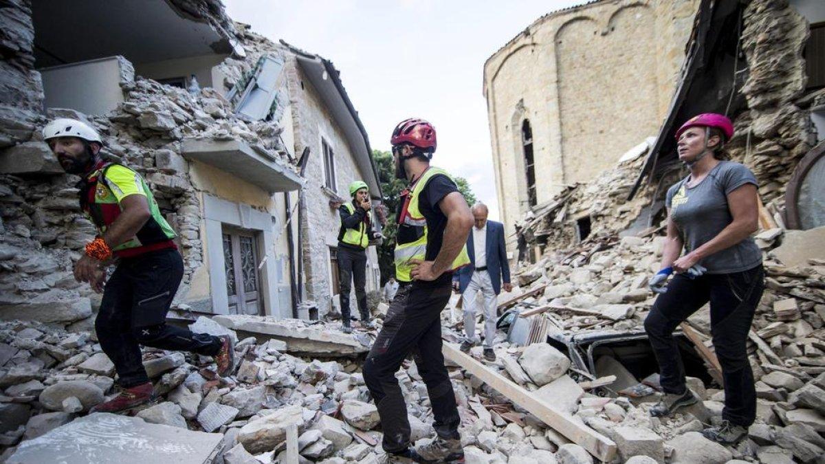 Un fort terratrèmol al centre d'Itàlia deixa almenys 120 morts i 368 ferits