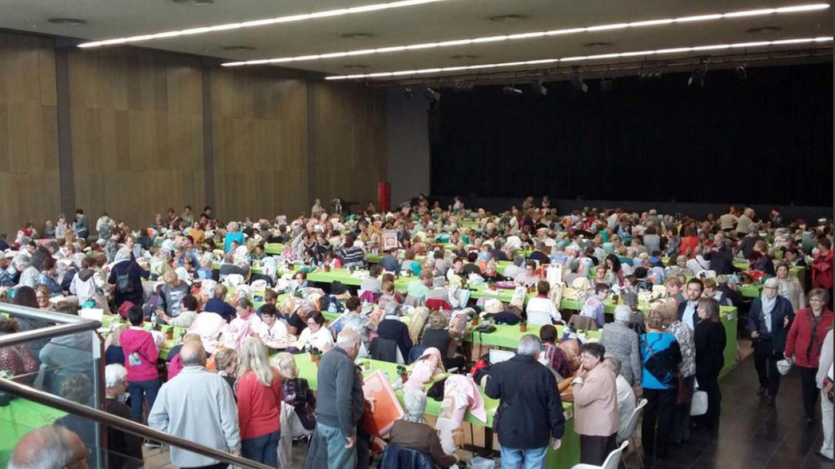 Centenars de puntaires s'apleguen a Escaldes