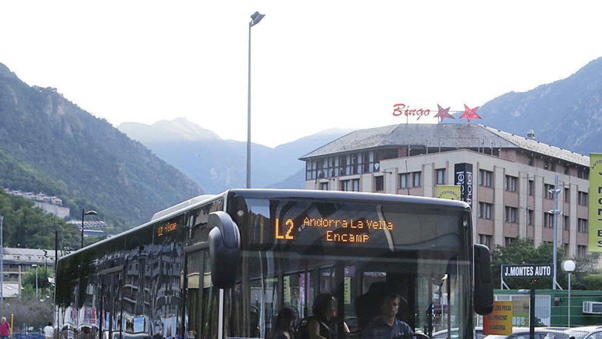 Els aclariments al concurs de les línies de bus no convencen les empreses