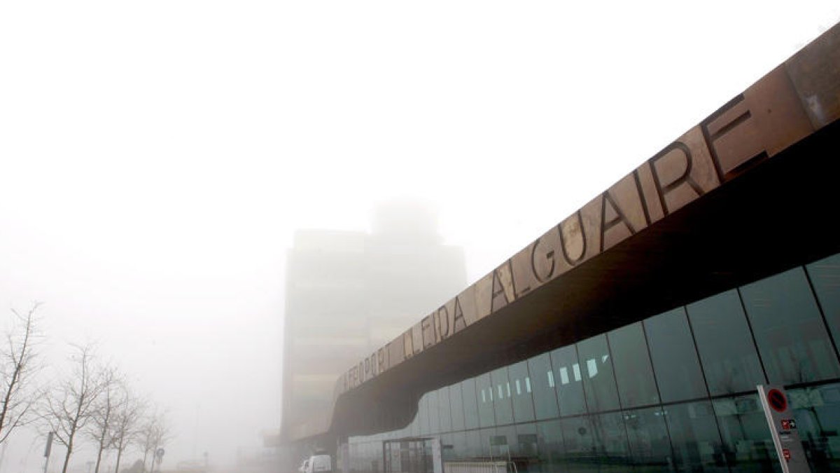 La boira desvia a Reus els vols amb esquiadors anglesos