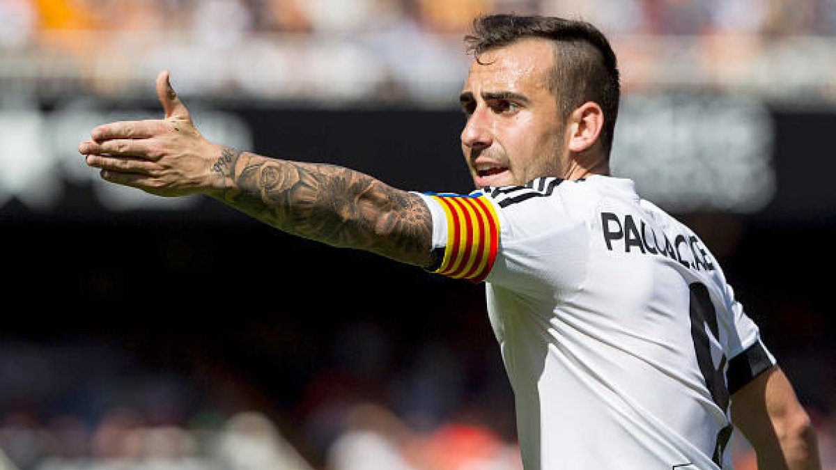 Fernández diu que el Barça vol reforçar la davantera amb “Alcácer o ningú”