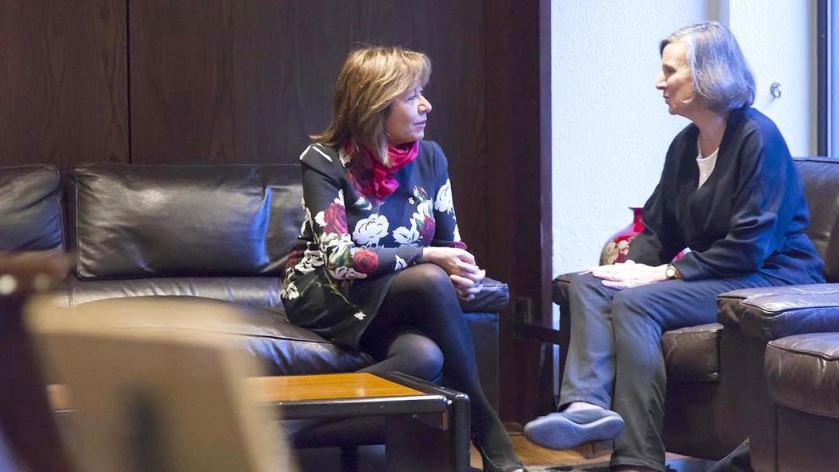 Primera visita oficial de l'ambaixadora de França