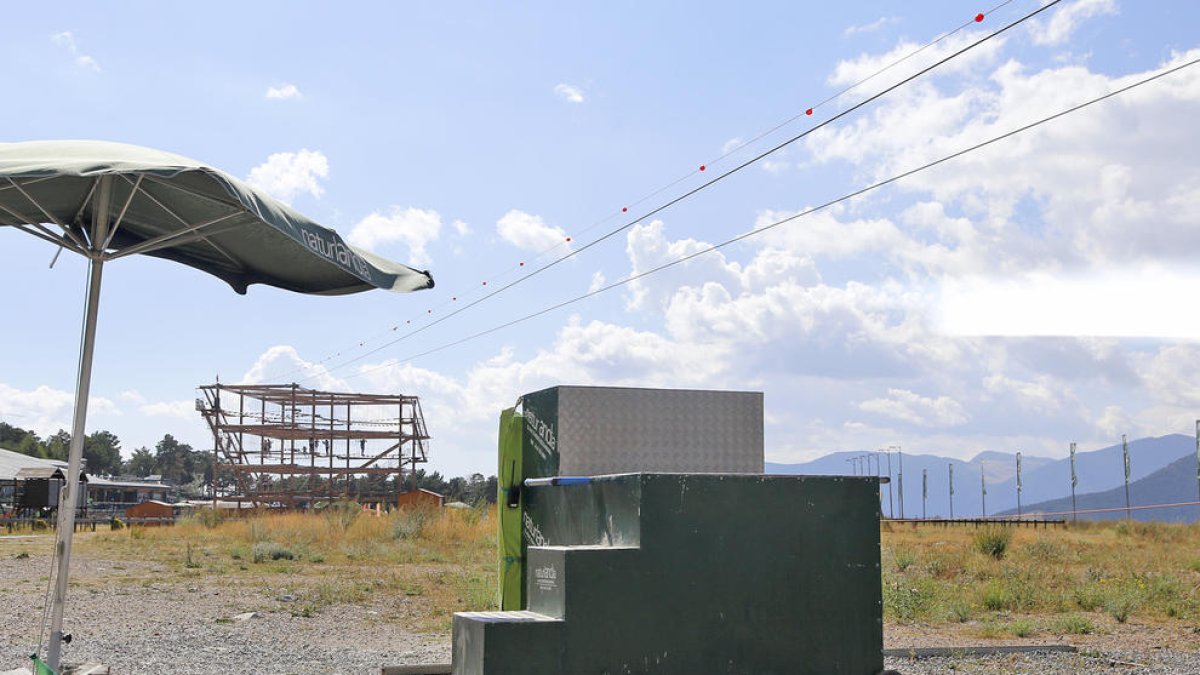 Una turista denuncia Naturlandia per un accident a la tirolina