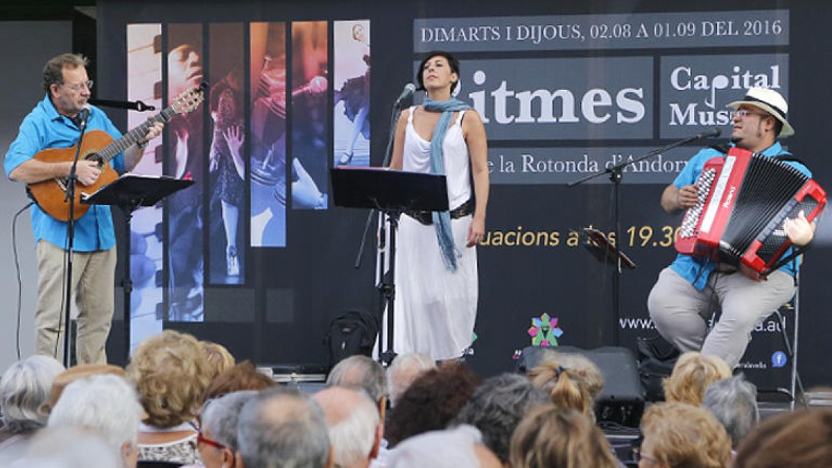 El cicle Ritmes porta havaneres a la Rotonda