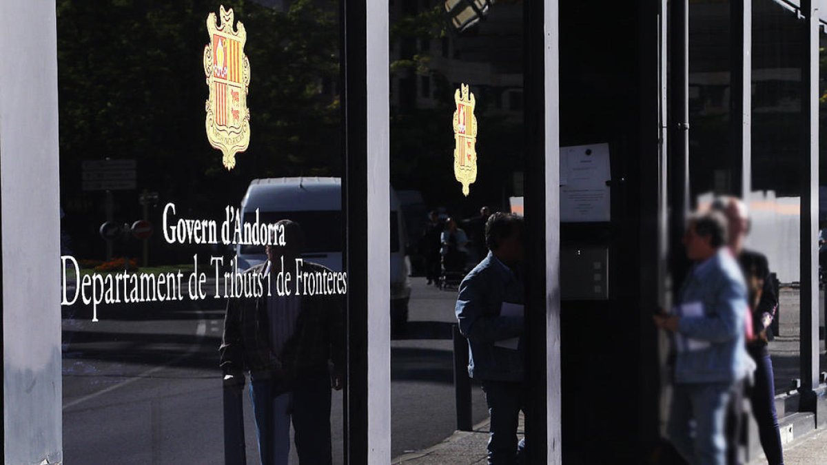 Tributs reclama més d'un milió d'euros a empreses i privats que deuen l'IGI