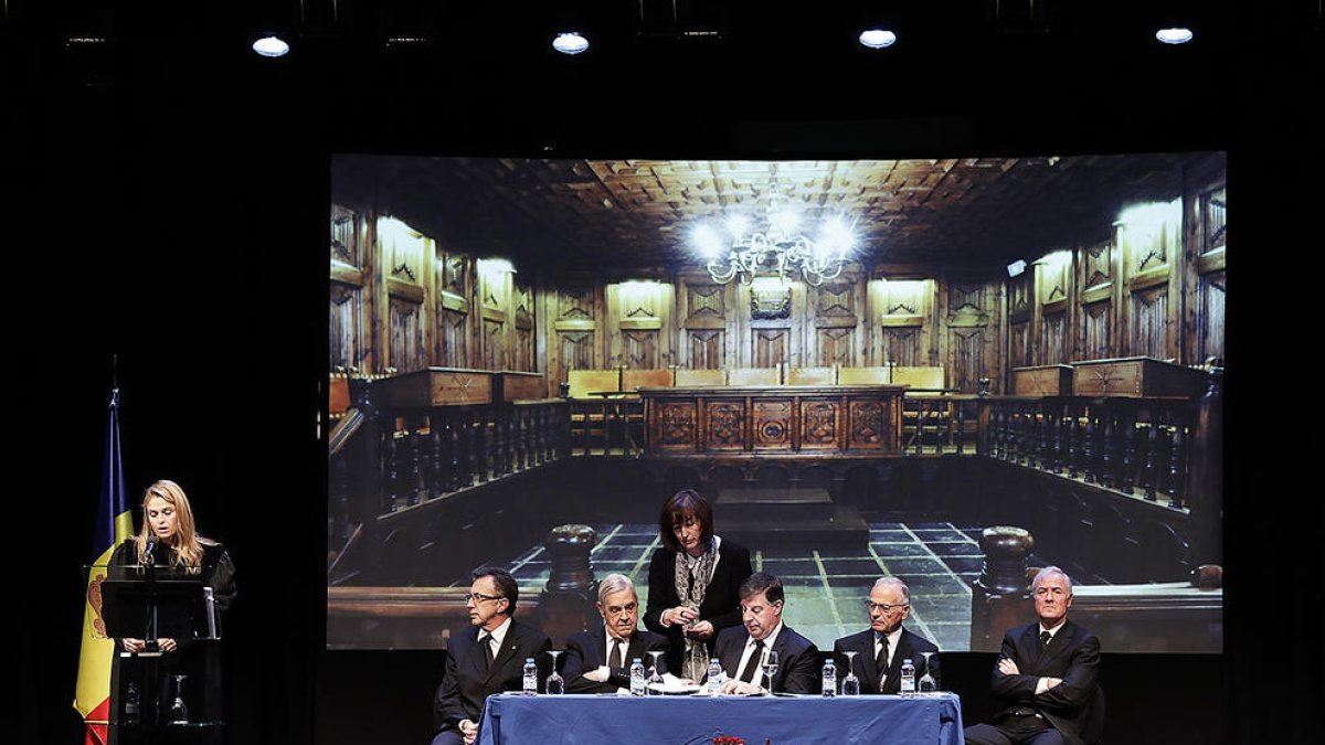 L'elecció de batlles planteja la reforma de la Constitució