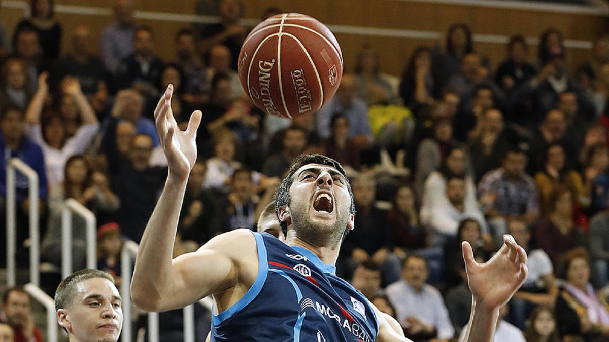 Victòria vibrant al Poliesportiu