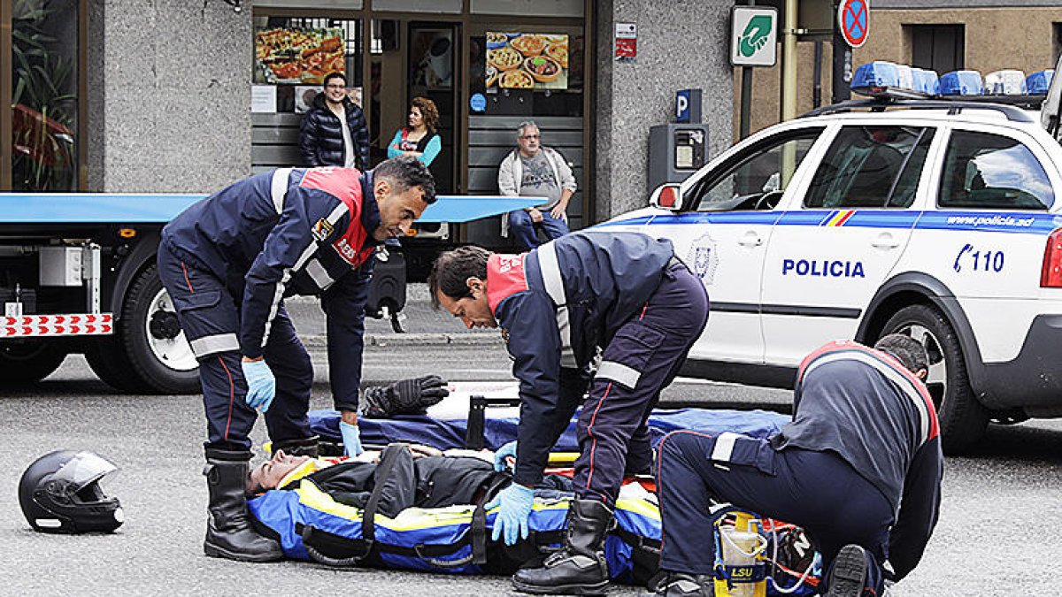 Accident de moto amb un ferit lleu a la capital