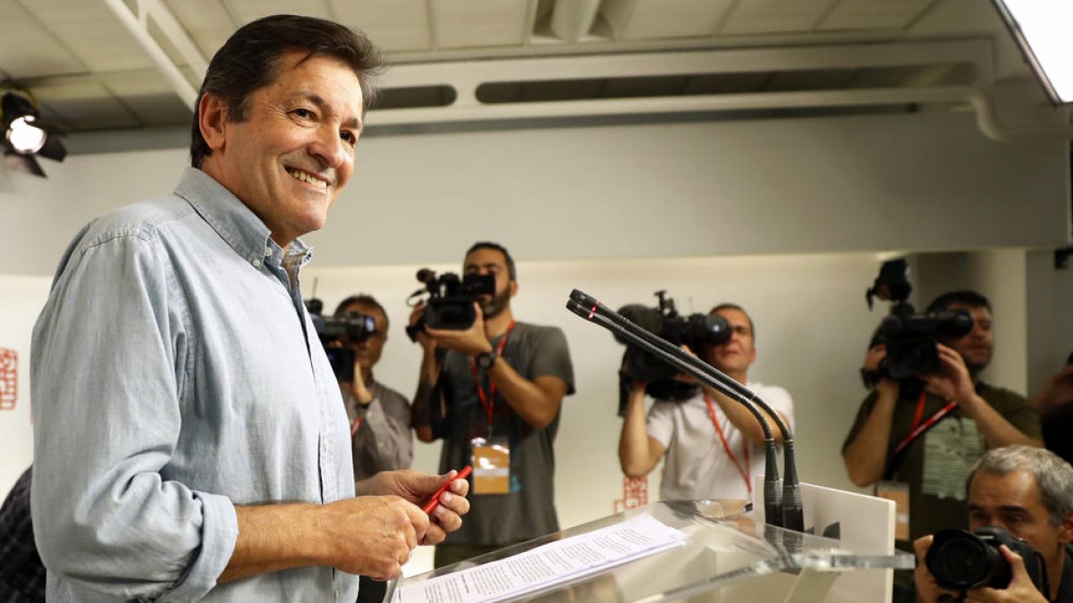 Els socialistes s'abstindran perquè Rajoy sigui investit president