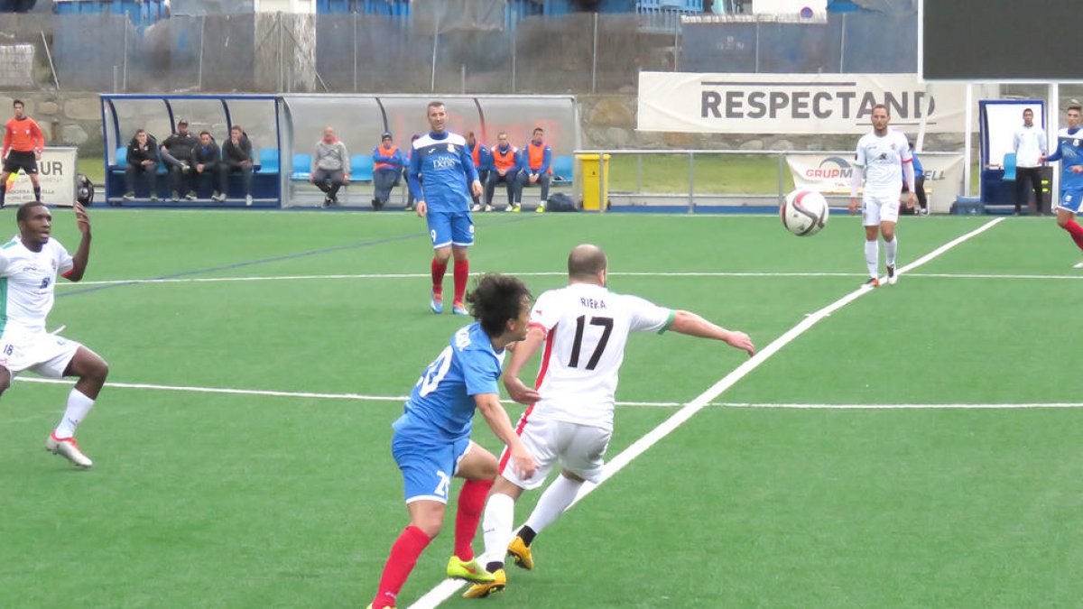Un gol de Riera sentencia el Don Denis, que perd terreny