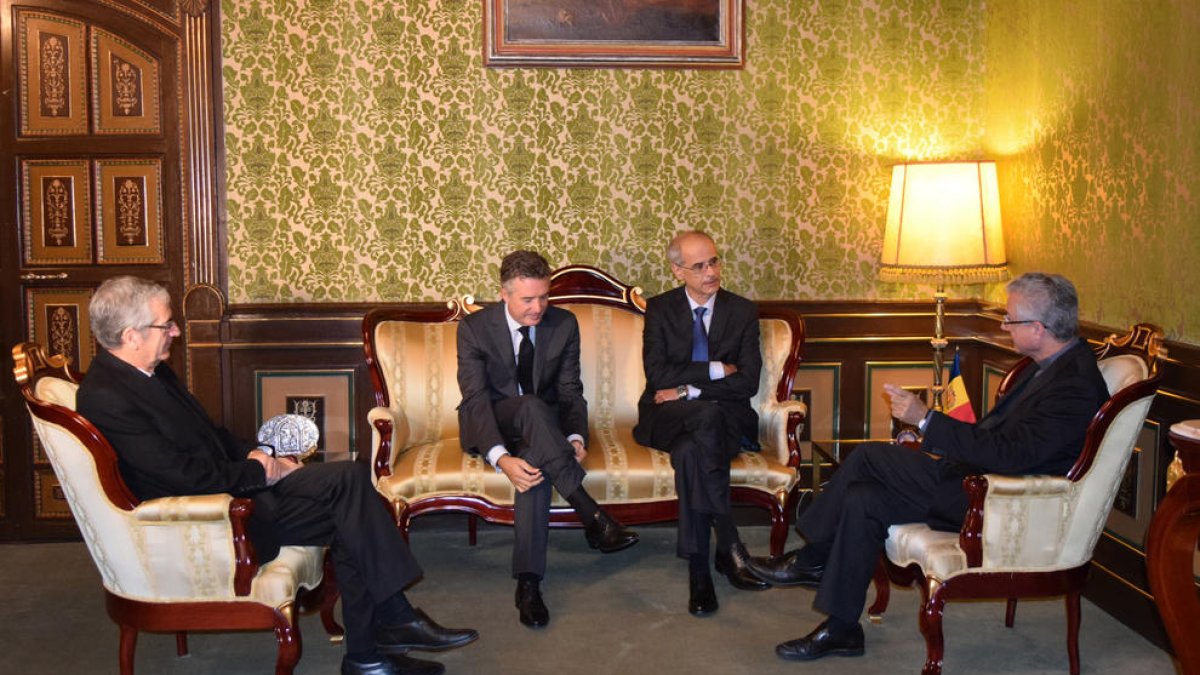 Martí i Mateu informen Vives sobre l'estat de l'acord d'associació