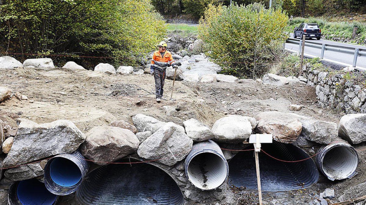 Les obres al pont del Madriu permetran millor accés a la vall