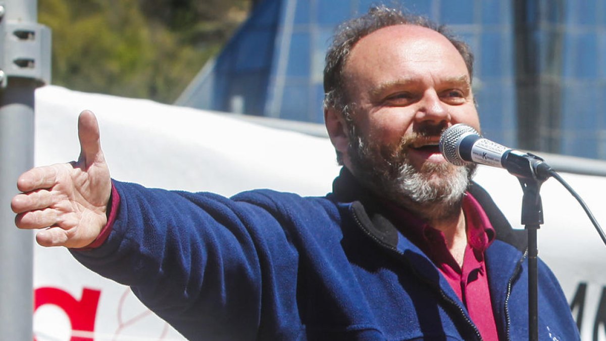 Els sindicats posen en dubte la legitimitat d'Alcobé per estar al Govern