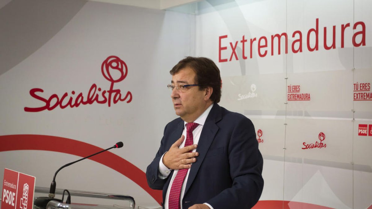 La gestora i els barons tensen la corda perquè el PSC s'abstingui