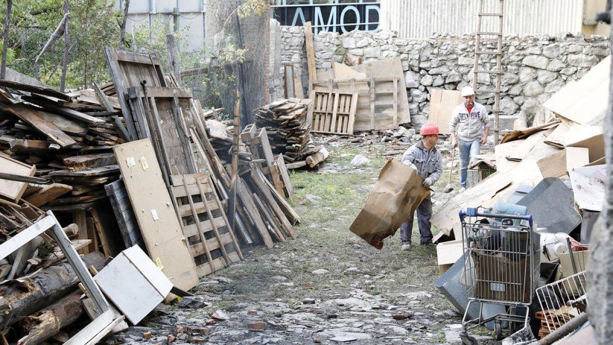 Demolició d eles bordes de l'Avinguda del Fener d'Escaldes