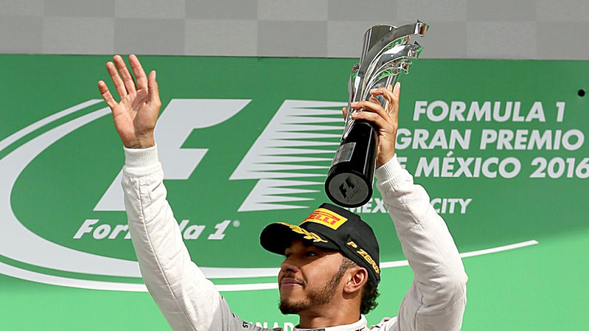 Hamilton venç i retalla distàncies amb Rosberg