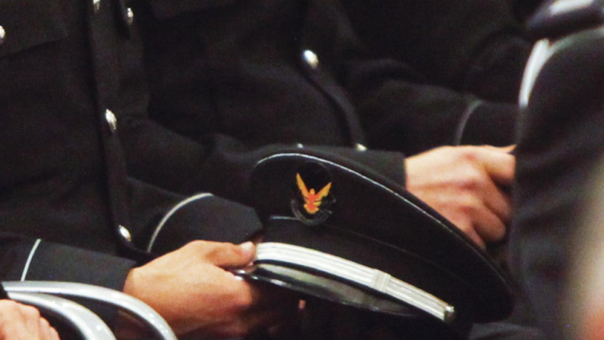 Inhabilitació de dos anys i pena condicional per al carceller que va abusar d'una presa