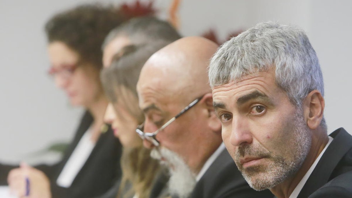 Els liberals neguen motius amagats en la petició de dimissió de Calvet