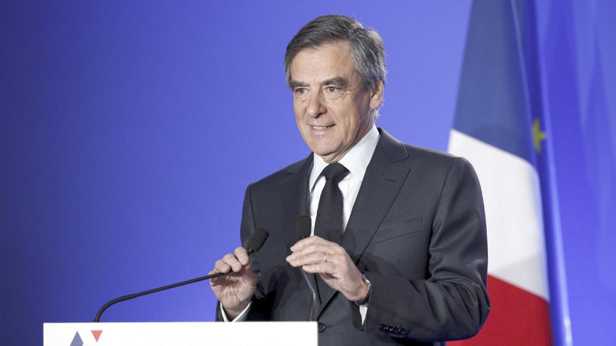 Fillon no retirarà la candidatura malgrat anunciar que serà imputat