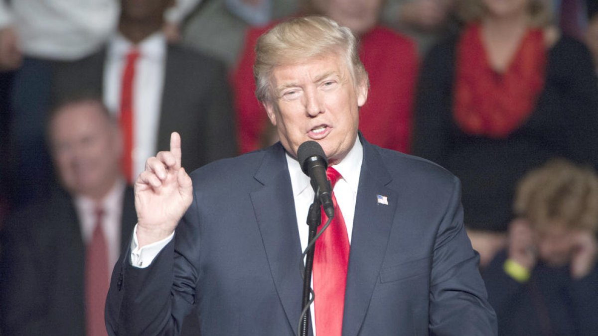 El nou Congrés dels EUA arrenca amb un xoc entre Trump i el partit