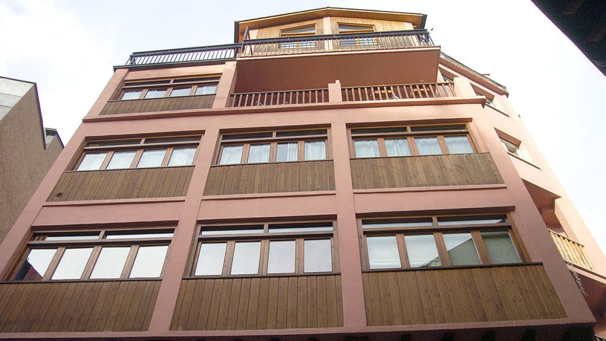 38.300 euros per les finestres del Casal Calones