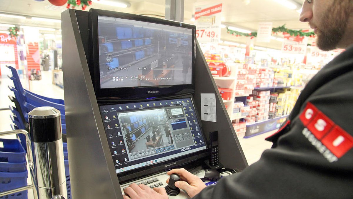 Clients amb mans llargues