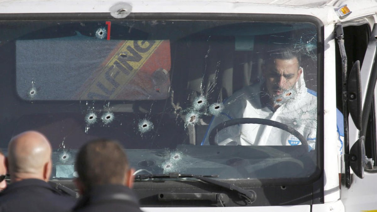 Moren quatre soldats israelians en un atemptat realitzat amb un camió