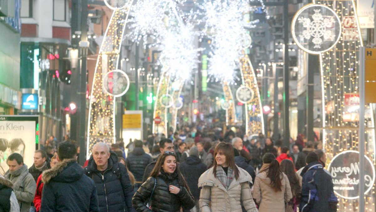 Rècord d'entrada de turistes de la dècada amb 243.000 vehicles