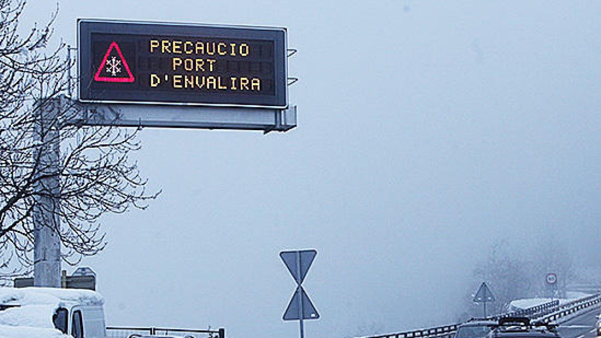 Mobilitat activa el dispositiu de nevades en previsió de precipitacions en tot el país