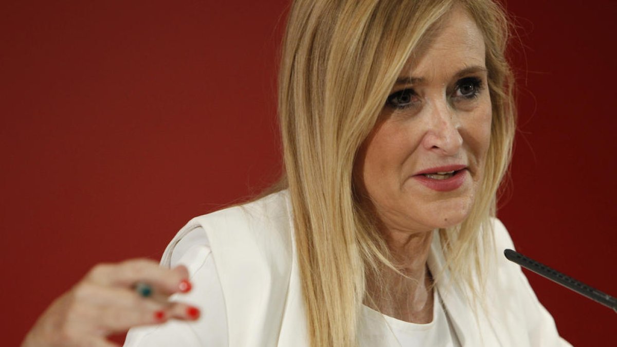 Cifuentes proposa primàries amb doble volta per triar el líder del PP