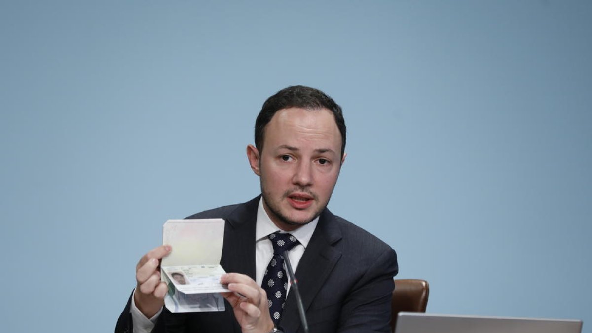 S'incorporen canvis al nou passaport biomètric per raons de seguretat