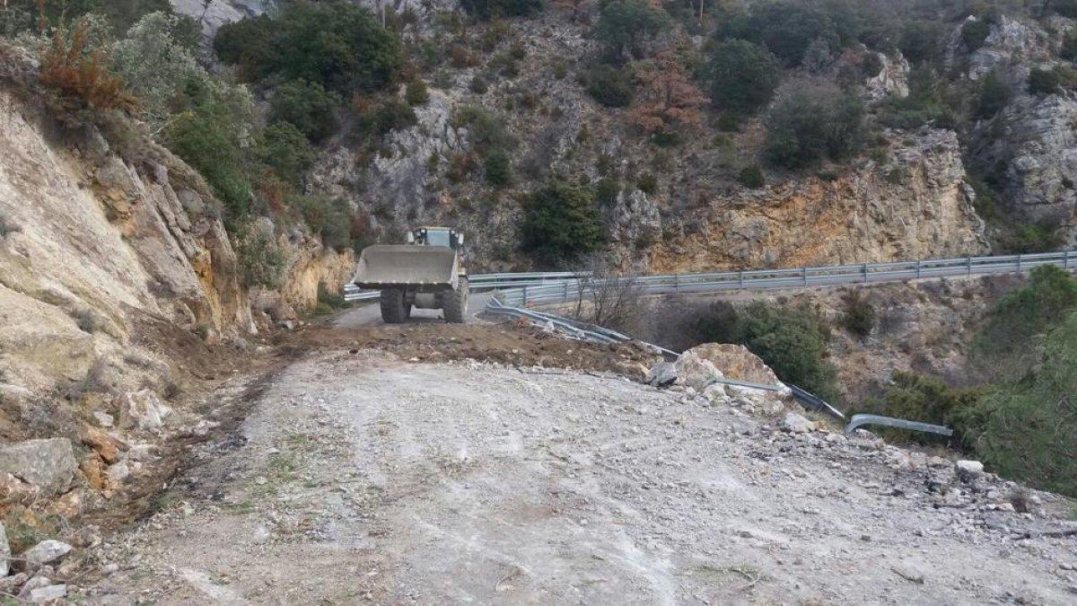 El trànsit es reobre a la carretera de Montant de Tost