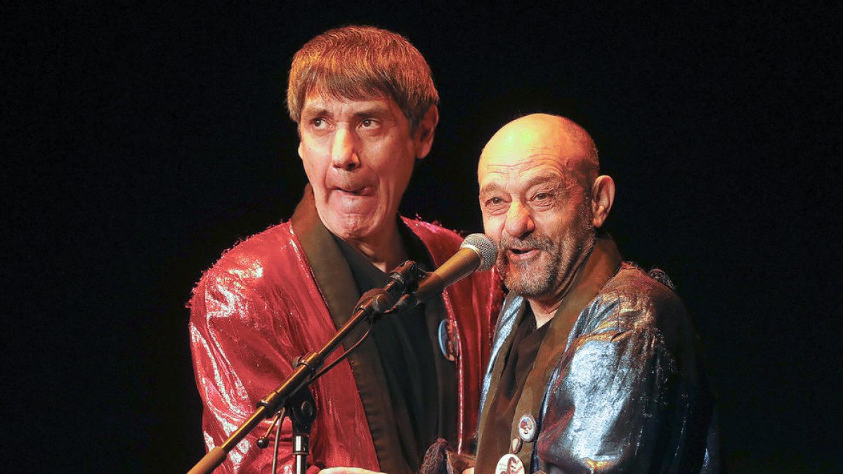 Faemino y Cansado exploren la lluna més surrealista