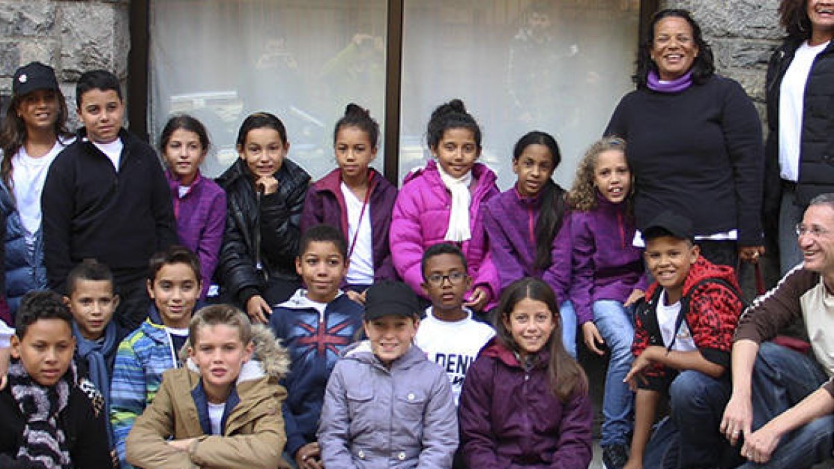 Una vintena d'infants de l'Illa de la Reunió arriben al país per passar-hi quinze dies