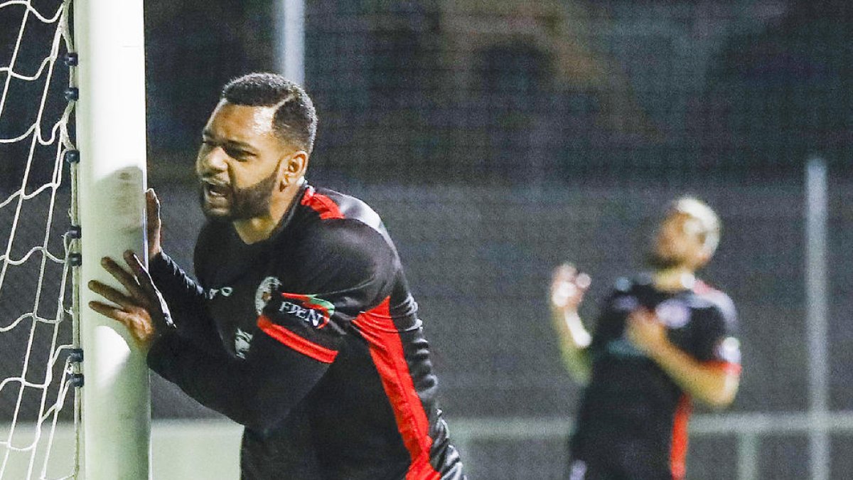 L'empat del Don Denis ajusta la lluita pel lideratge