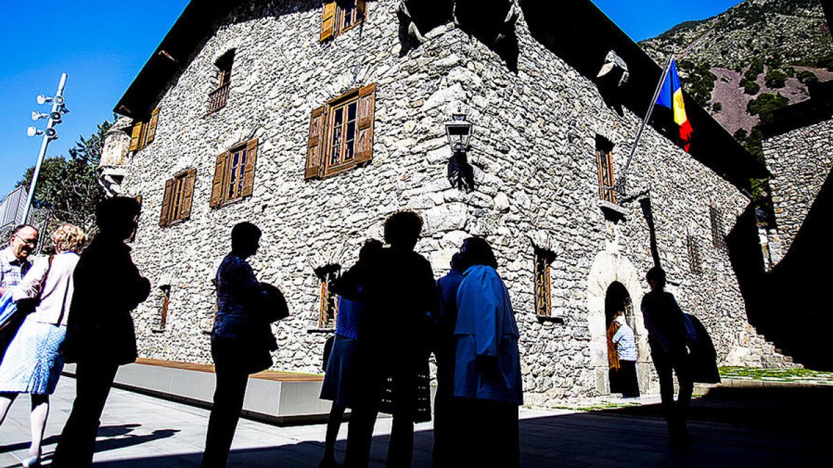 Malestar dels agents turístics per fer de Casa de la Vall visita de pagament