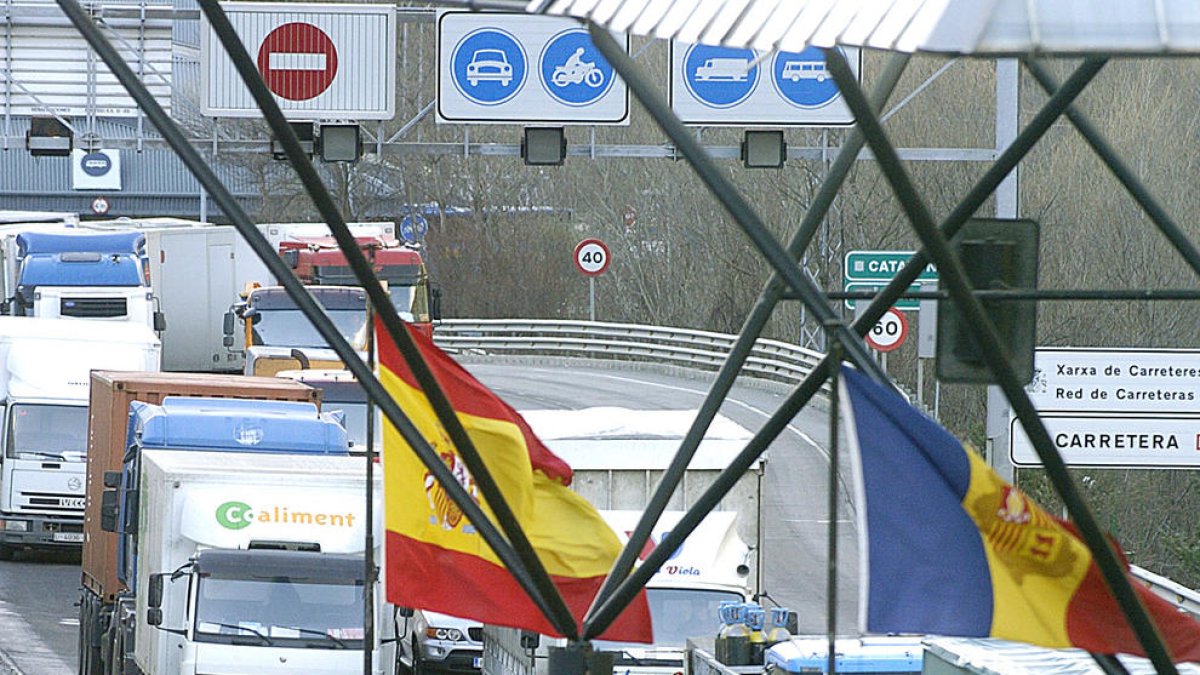 Els transportistes critiquen que els estrangers entren sense el permís