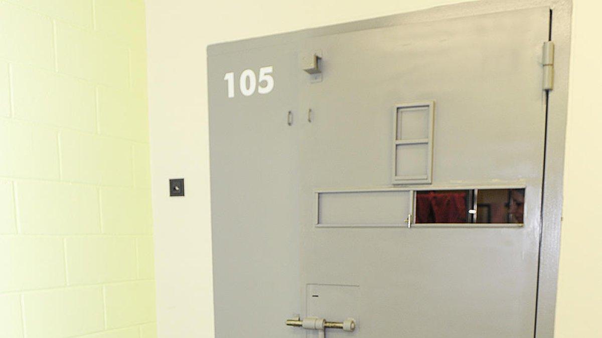 Jutgen una agent de la presó per vexacions a una interna